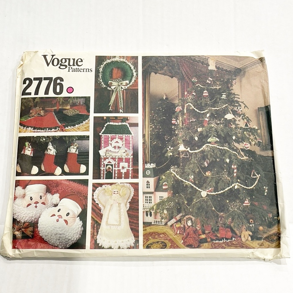 VOGUE Sewing Pattern 2776‎ SANTA PACK  Christmas Ornaments Stockings Tree skirt